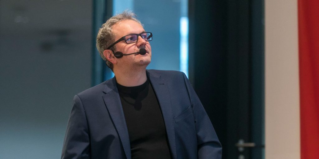 Alfred Haslinger bei einem Impulsvortrag